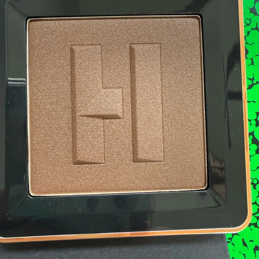 Haus Labs By Lady Gaga Velvet Bronzer Compact — Brown & White Packaging